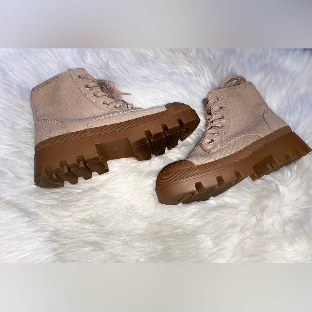 Universal Threads Platform Boots- Us Size 8.5 Fla… - image 3